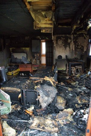 Widok na spalone wnętrze mieszkania